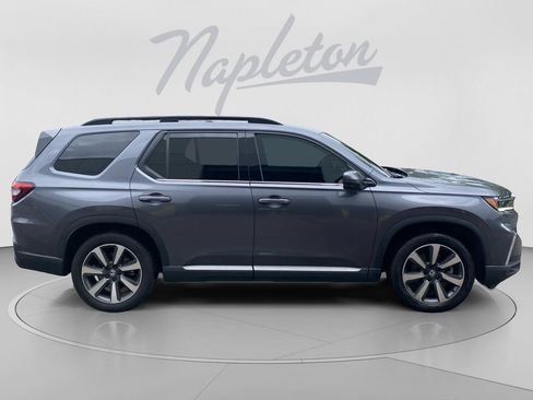 Used 2025 Honda Pilot Touring image 7