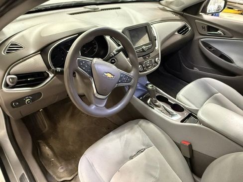 Used 2018 Chevrolet Malibu LS image 2