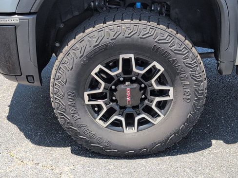 Used 2024 GMC Sierra 2500 AT4X AWD/4WD image 12