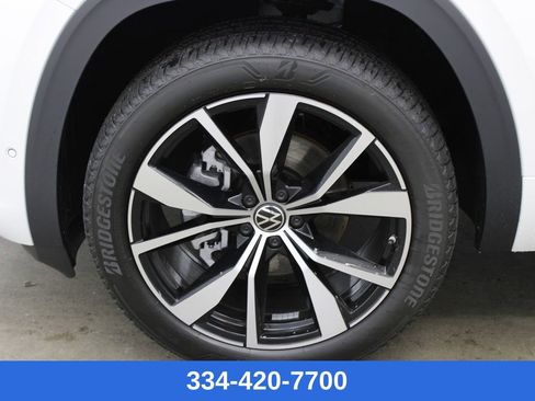 New 2025 Volkswagen Atlas Cross Sport SEL Premium R-Line image 28