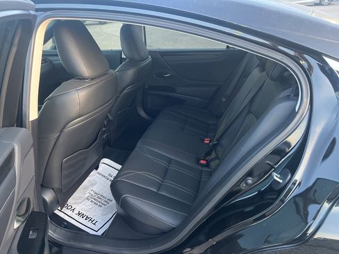 Used 2024 Lexus ES 300h w/ Luxury Package image 12