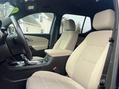 Used 2022 Chevrolet Traverse LT image 10