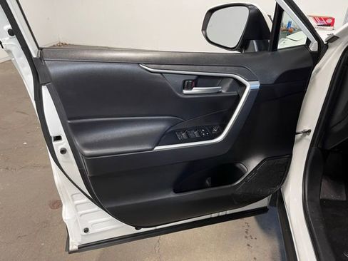 Used 2025 Toyota RAV4 XLE FWD image 24