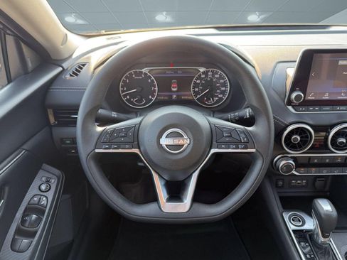 Used 2025 Nissan Sentra SV FWD image 31