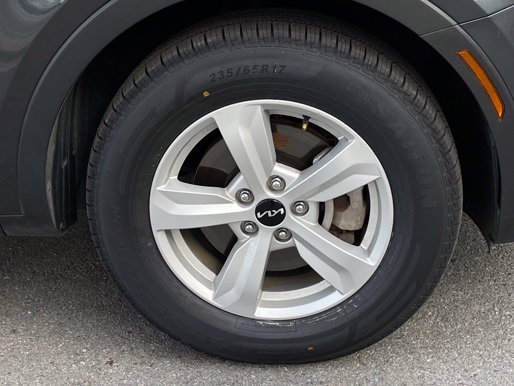 Used 2024 Kia Sorento LX FWD image 32