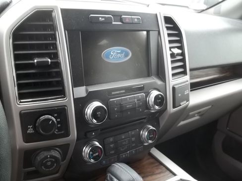 Used 2018 Ford F150 Lariat w/ Equipment Group 502A Luxury image 11