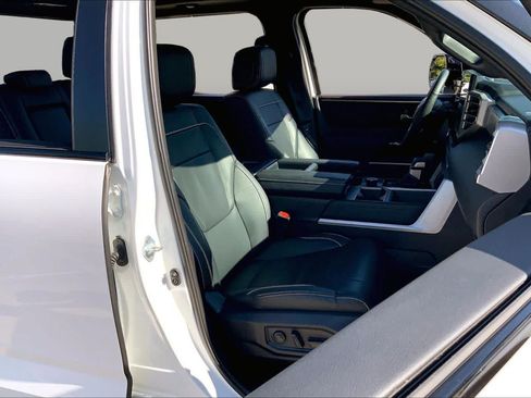 Used 2026 Toyota Tundra Limited AWD/4WD image 9