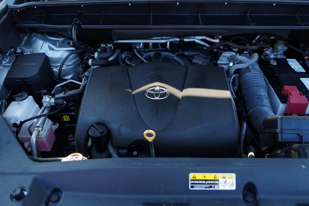 Used 2022 Toyota Highlander XLE FWD image 15