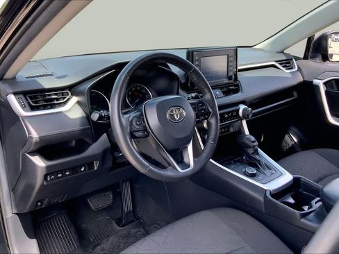 Used 2021 Toyota RAV4 XLE w/ XLE Grade Weather Package AWD/4WD image 17