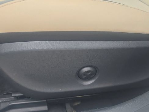 Used 2019 INFINITI QX30 w/ Navigation Package FWD image 14