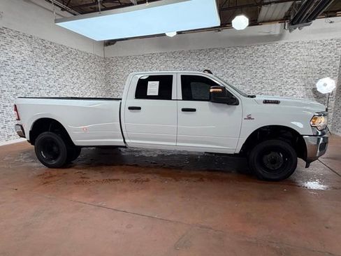 Used 2023 RAM 3500 Tradesman w/ Chrome Appearance Group AWD/4WD image 6