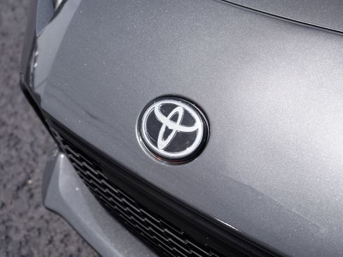 Used 2025 Toyota GR86 Premium RWD image 3