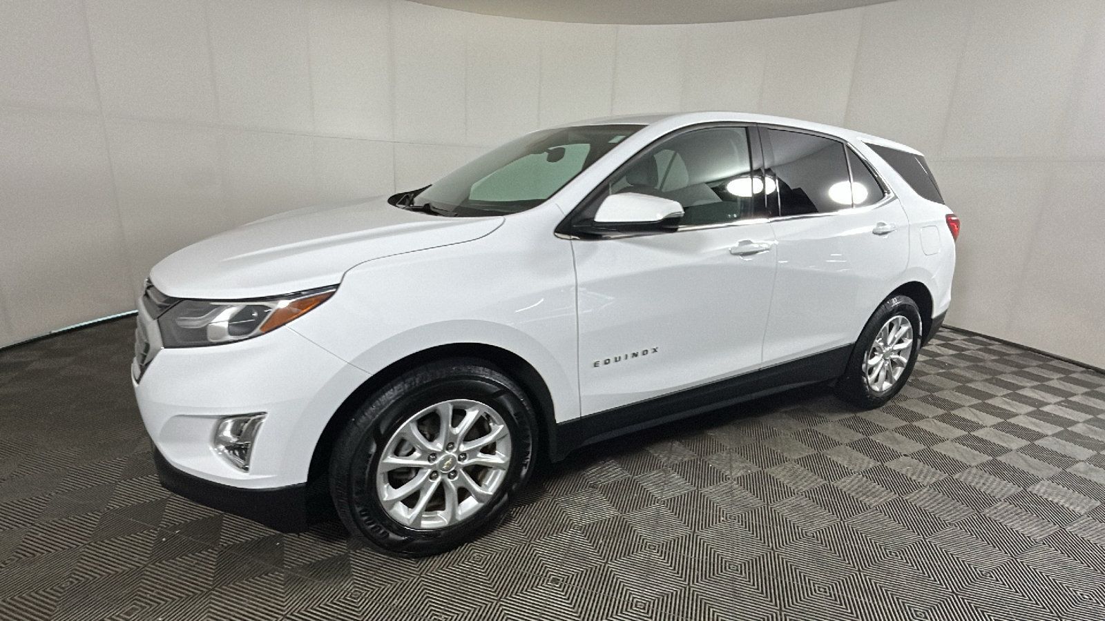 Used 2019 Chevrolet Equinox LT w/ Driver Convenience Package FWD image 8