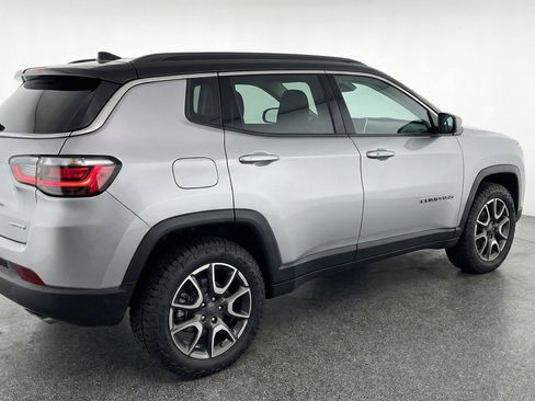 Used 2025 Jeep Compass Trailhawk image 9