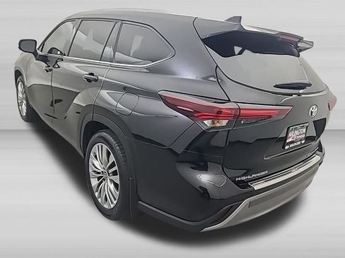 Used 2025 Toyota Highlander Platinum AWD/4WD image 7