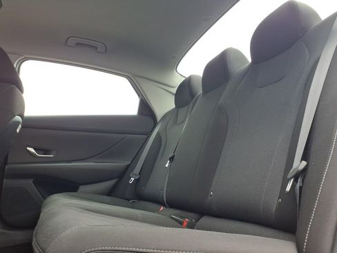 Used 2025 Hyundai Elantra SE image 14