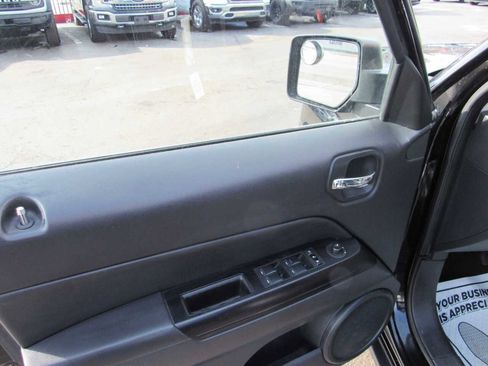 Used 2015 Jeep Patriot 4WD image 12