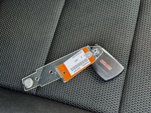 Used 2024 GMC Canyon Elevation w/ Convenience Package image 32