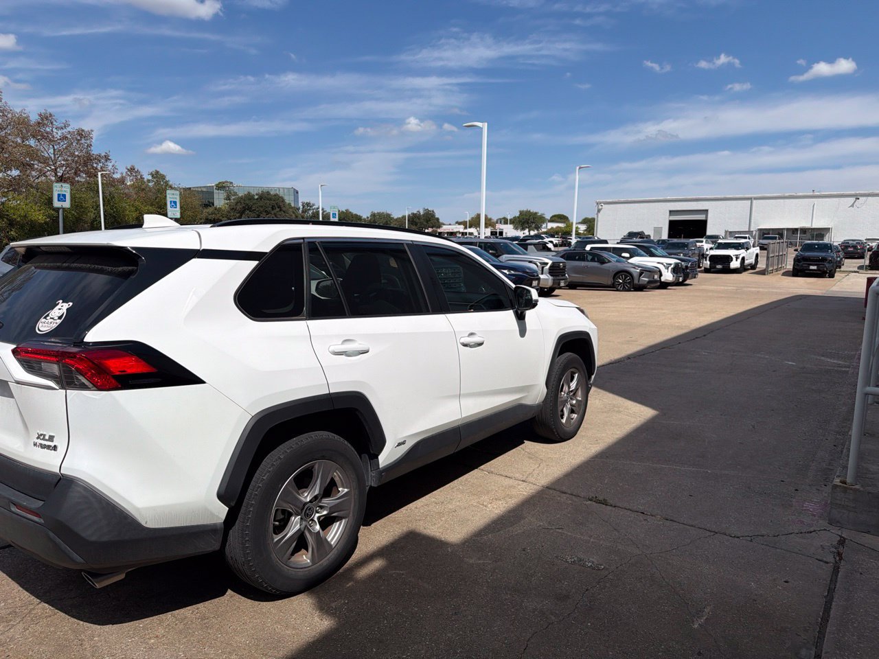Used 2022 Toyota RAV4 XLE w/ Convenience Package AWD/4WD image 5