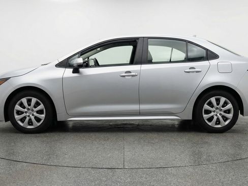 Used 2025 Toyota Corolla LE FWD image 5