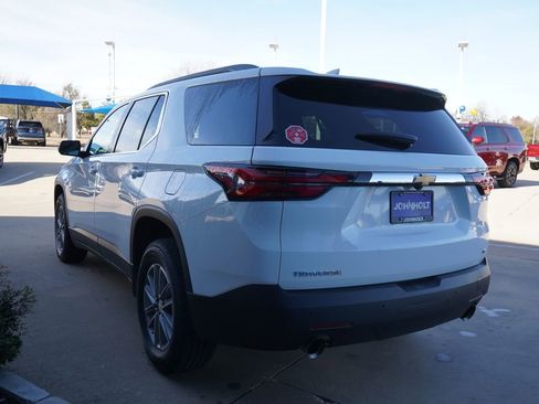Used 2023 Chevrolet Traverse LT image 9