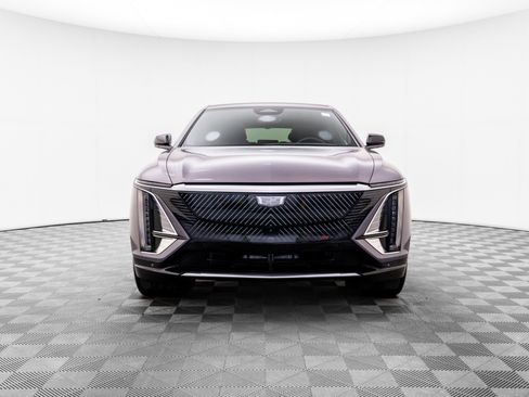 Certified 2025 Cadillac Lyriq Luxury w/ LPO, Floor Liner Package AWD/4WD image 9