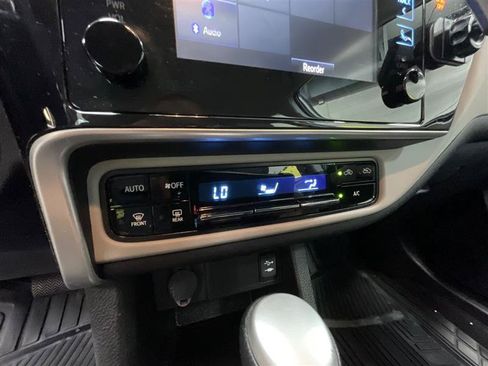 Used 2018 Toyota Corolla LE FWD image 16
