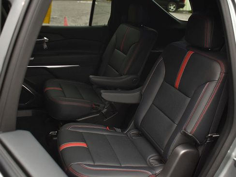 New 2026 Chevrolet Traverse RS AWD/4WD image 13
