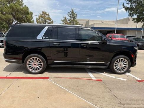 Used 2024 Cadillac Escalade ESV Premium Luxury RWD image 4