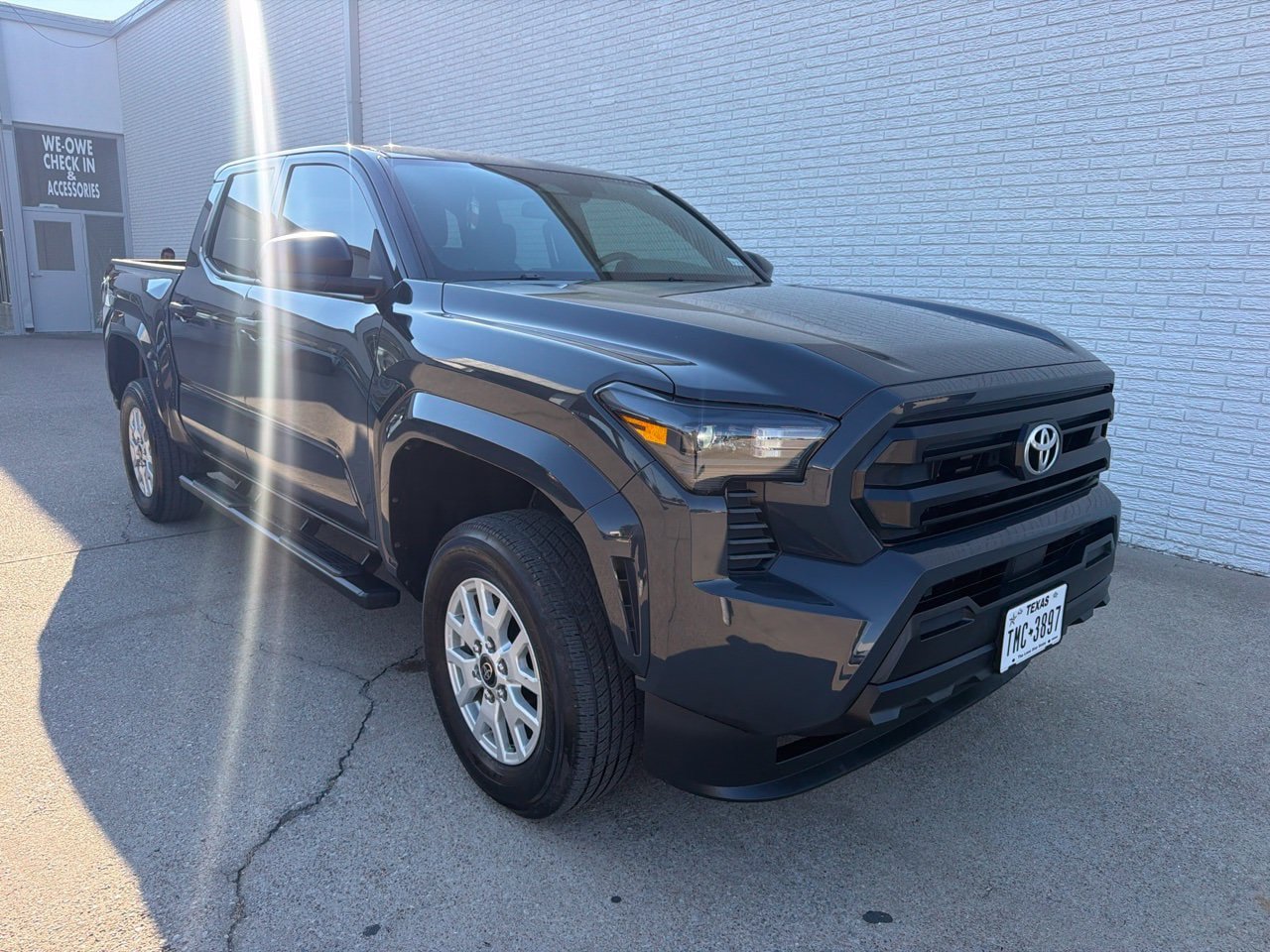 Used 2025 Toyota Tacoma SR RWD image 1