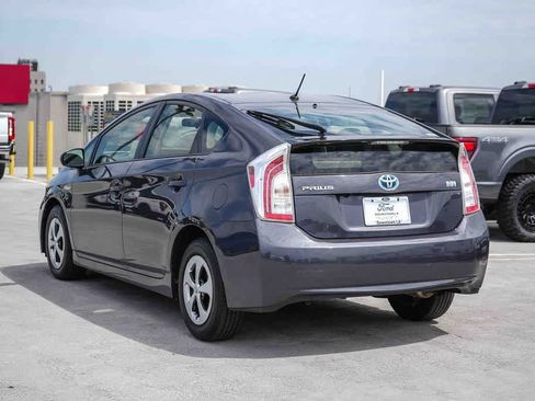 Used 2015 Toyota Prius Two w/ Preferred Accessory Package FWD image 8