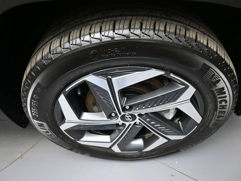 Certified 2024 Hyundai Tucson Limited AWD/4WD image 13