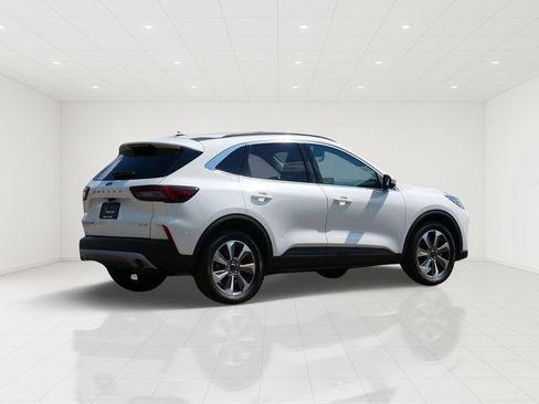 Certified 2023 Ford Escape Platinum AWD/4WD image 3