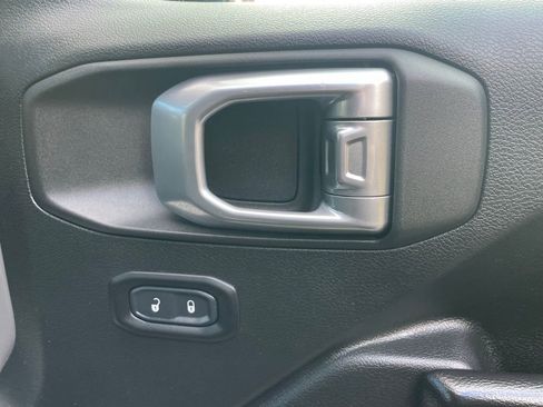 Used 2020 Jeep Wrangler Unlimited Sport image 15