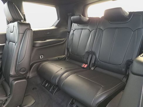 New 2025 Jeep Grand Cherokee L Limited w/ Black Appearance Package AWD/4WD image 15