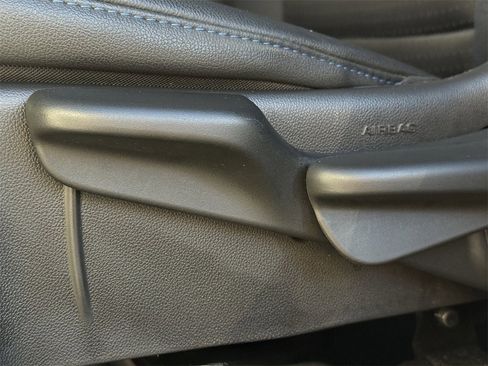 Used 2025 Chevrolet Trax LT image 22