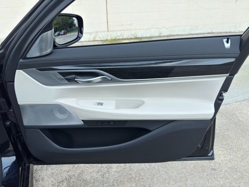Used 2019 BMW 740i w/ M Sport Package RWD image 46