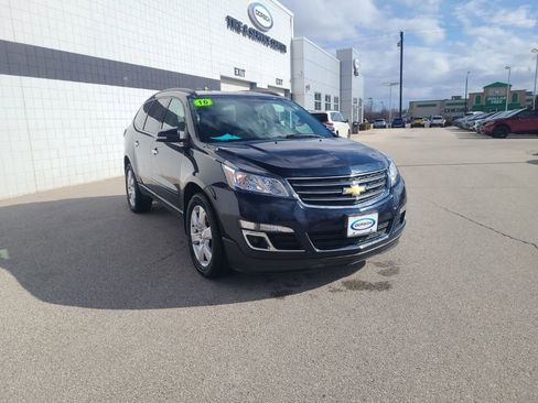 Used 2016 Chevrolet Traverse LT w/ Style and Technology Package image 7