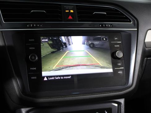 Used 2022 Volkswagen Tiguan SE w/ Panoramic Sunroof Package AWD/4WD image 26