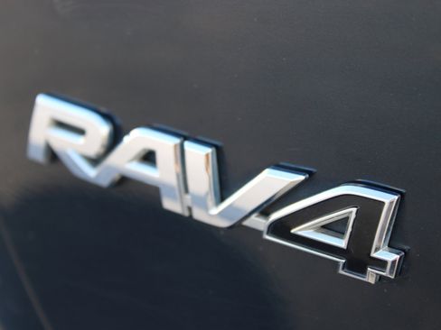 Used 2017 Toyota RAV4 XLE image 6