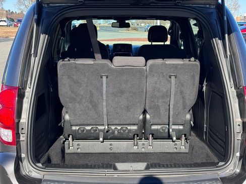Used 2019 Dodge Grand Caravan SE image 17