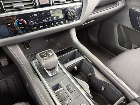 Used 2025 Nissan Pathfinder SV AWD/4WD image 44