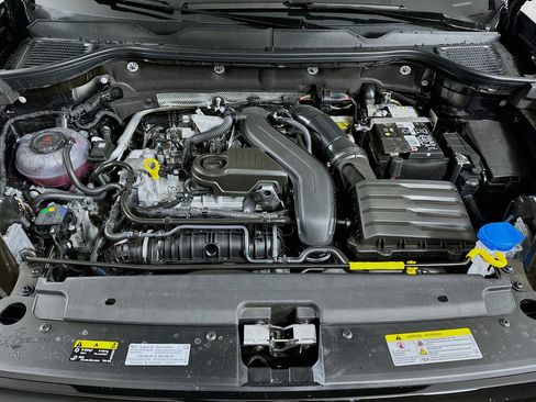 New 2025 Volkswagen Taos SE w/ Panoramic Sunroof Package image 28