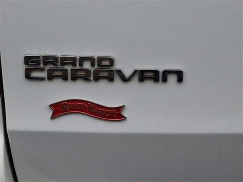 Used 2018 Dodge Grand Caravan SXT image 30