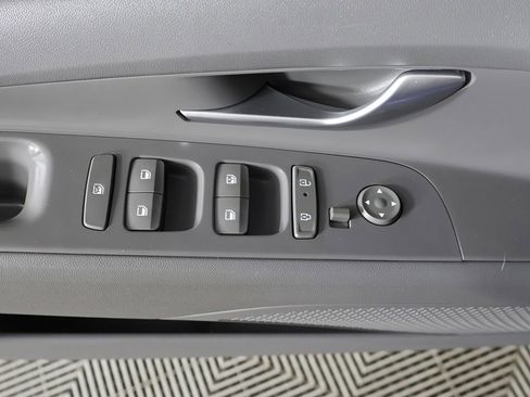 Used 2024 Hyundai Elantra SEL FWD image 31