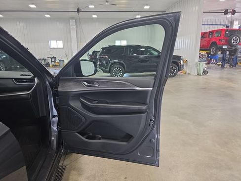 Used 2025 Jeep Grand Cherokee L Limited w/ Trailer Tow Package AWD/4WD image 33