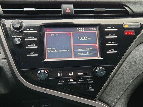 Used 2019 Toyota Camry SE image 22