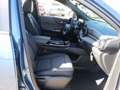 Used 2025 Chevrolet Colorado W/T w/ Advanced Trailering Package RWD image 33