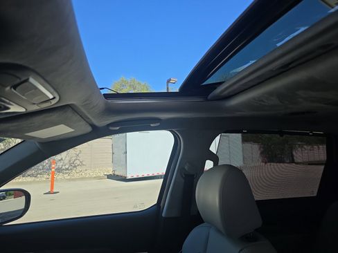 Used 2022 Kia Telluride SX w/ SX Prestige Package image 16