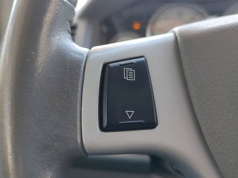 Used 2010 Chrysler Town & Country Touring FWD image 11